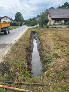 ČIŠČENJE JARKOV N ARAZLIČNIH LOKACIJAH